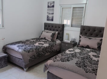 Spacious 3bdrm aprt in heart of Romema