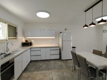 Beautiful 3 bedroom apartment in Romema